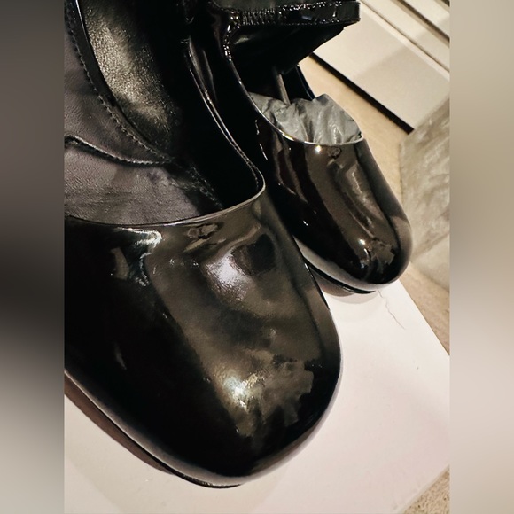 🆕Authentic from Italy PRADA patent black leather pumps - Picture 10 of 16